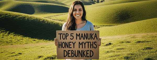 Los 5 principales mitos sobre la miel de Manuka desmentidos - mujer sosteniendo un cartel